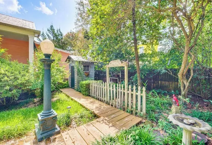 Whimsical New Roads Home < 1 Mi To Main Street!