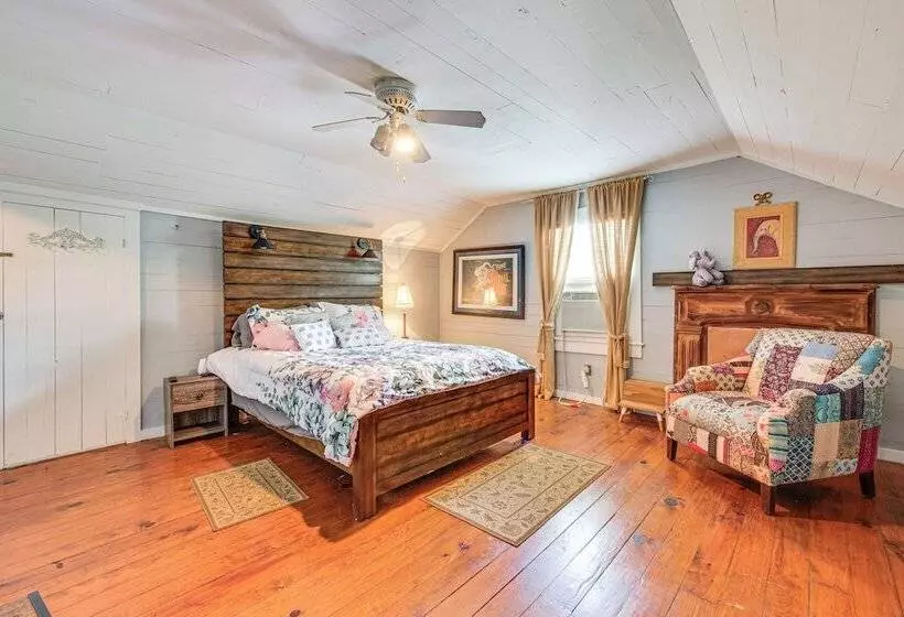 Whimsical New Roads Home < 1 Mi To Main Street!