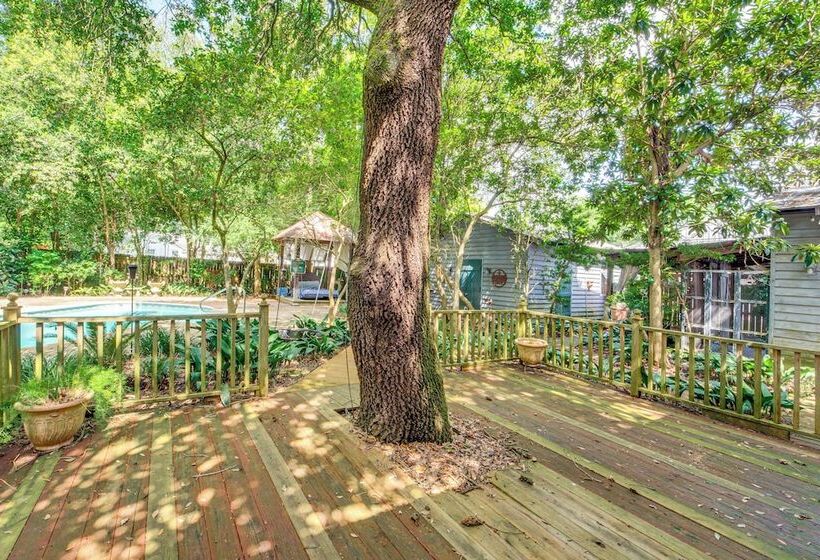 Whimsical New Roads Home < 1 Mi To Main Street!