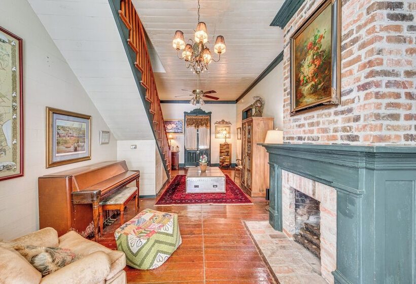 Whimsical New Roads Home < 1 Mi To Main Street!