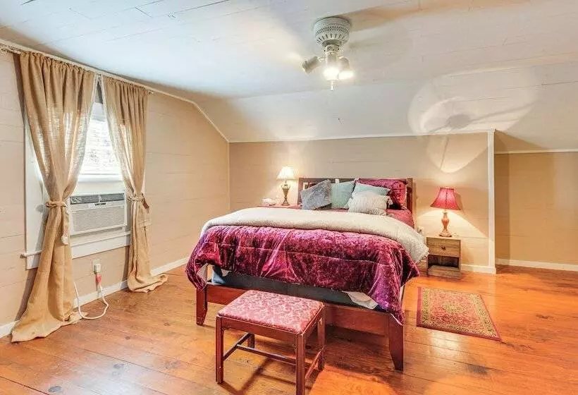 Whimsical New Roads Home < 1 Mi To Main Street!