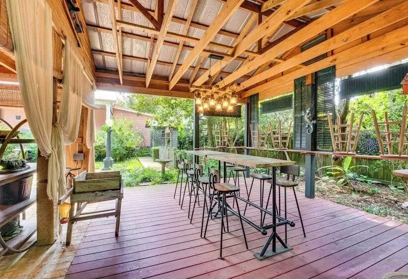 Whimsical New Roads Home < 1 Mi To Main Street!