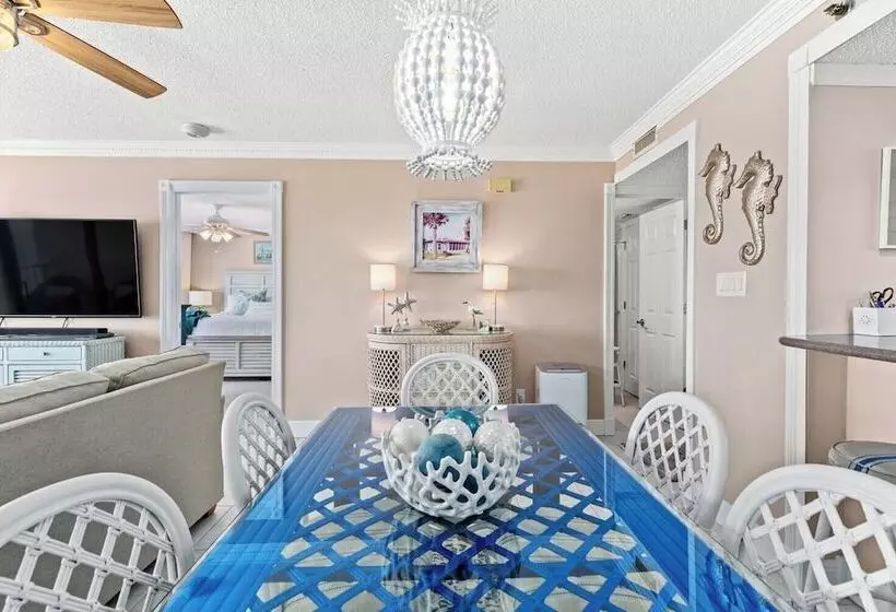 Beachfront Breeze By Avantstay Beachfront Condo