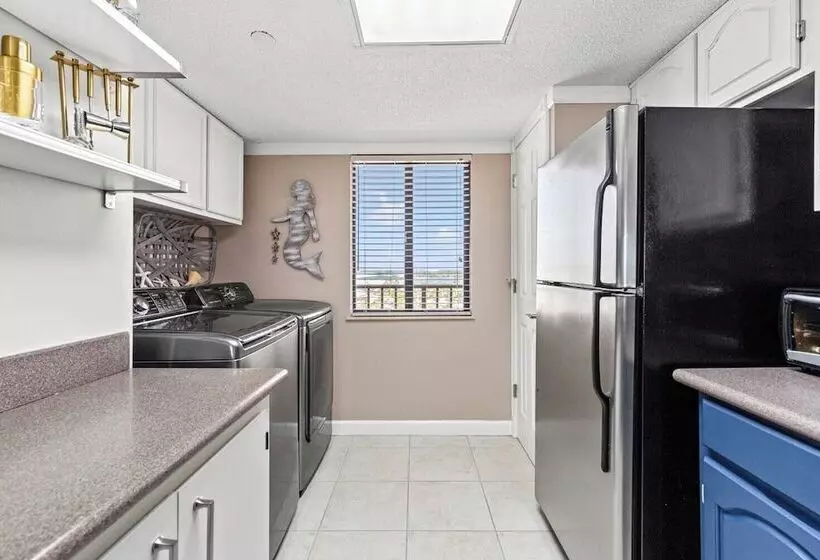 Beachfront Breeze By Avantstay Beachfront Condo