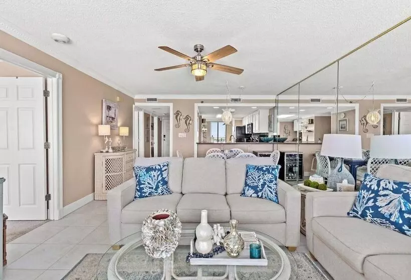 Beachfront Breeze By Avantstay Beachfront Condo