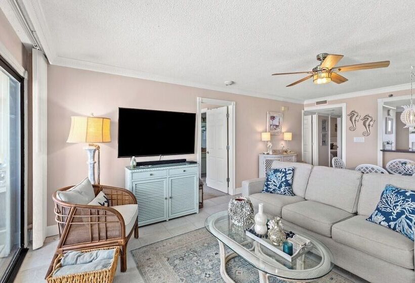 Beachfront Breeze By Avantstay Beachfront Condo