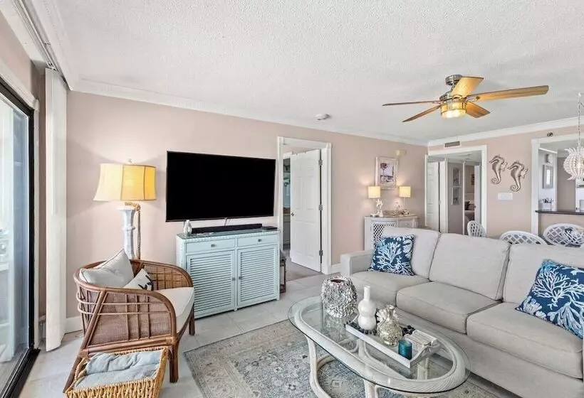 Beachfront Breeze By Avantstay Beachfront Condo