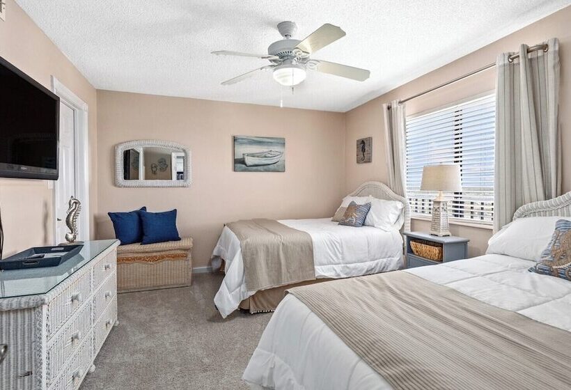 Beachfront Breeze By Avantstay Beachfront Condo