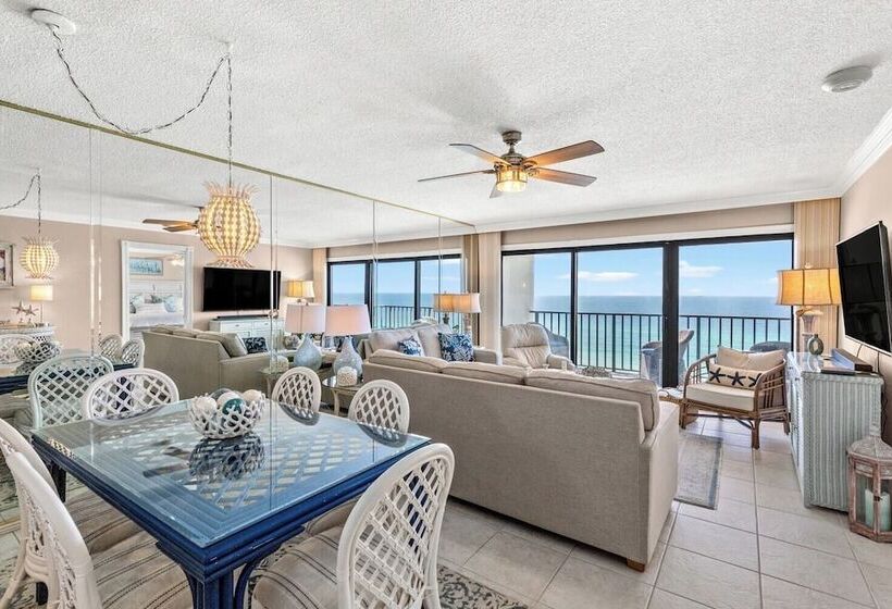 Beachfront Breeze By Avantstay Beachfront Condo