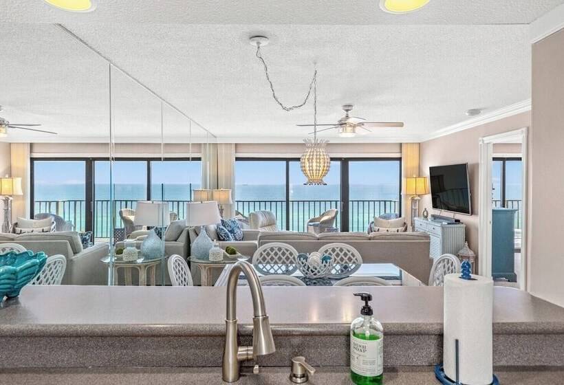 Beachfront Breeze By Avantstay Beachfront Condo