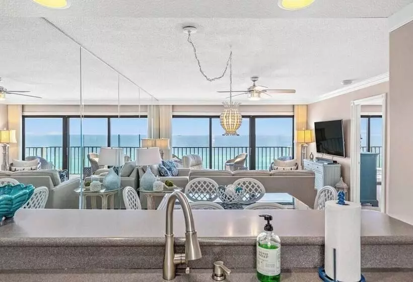 Beachfront Breeze By Avantstay Beachfront Condo