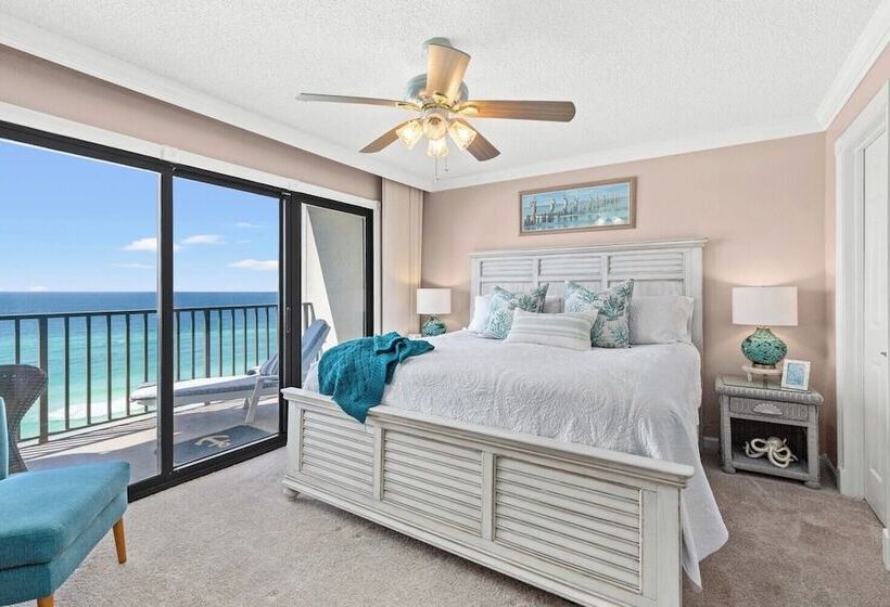 Beachfront Breeze By Avantstay Beachfront Condo