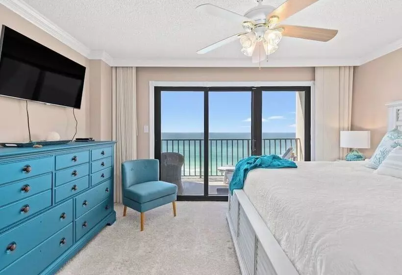 Beachfront Breeze By Avantstay Beachfront Condo