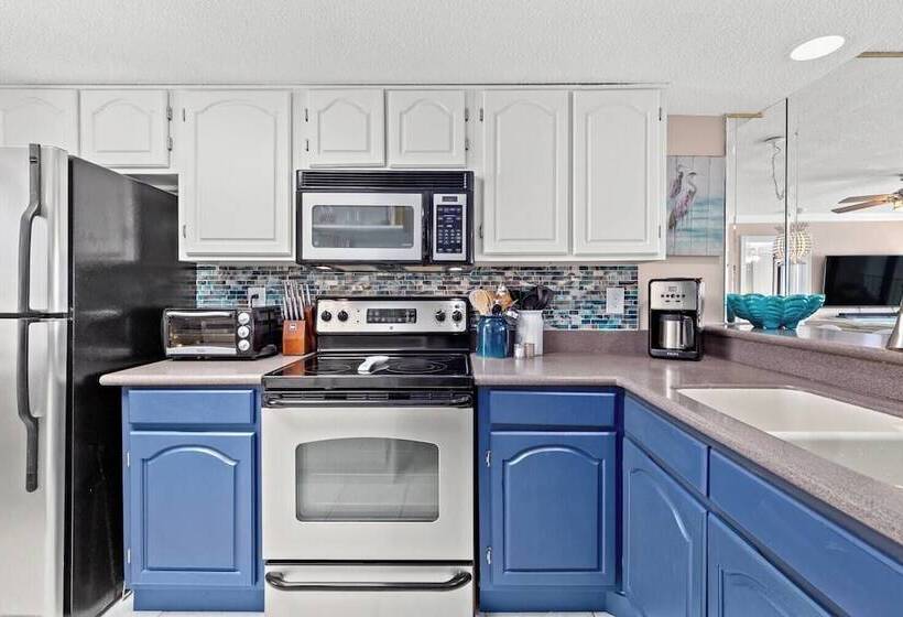 Beachfront Breeze By Avantstay Beachfront Condo