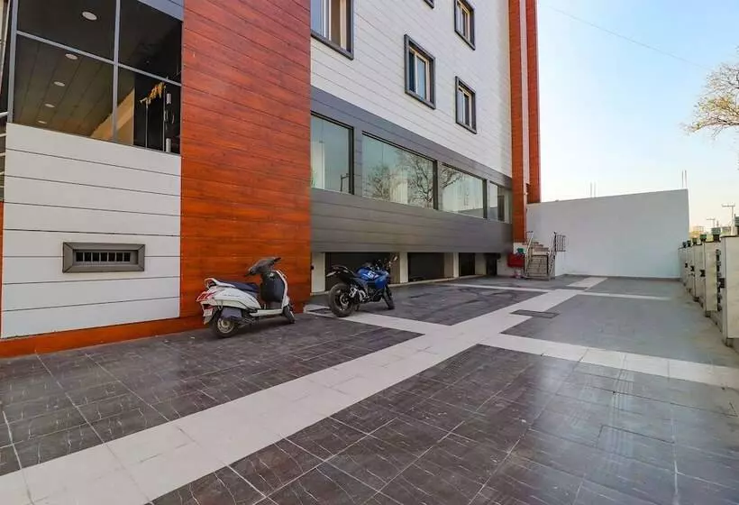 Fabhotel Prime Av Royale