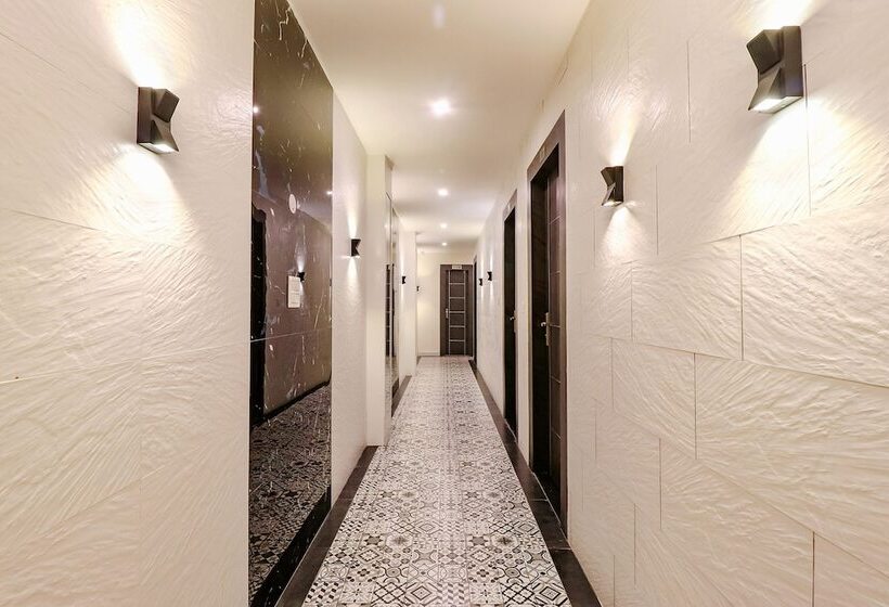 Fabhotel Prime Av Royale