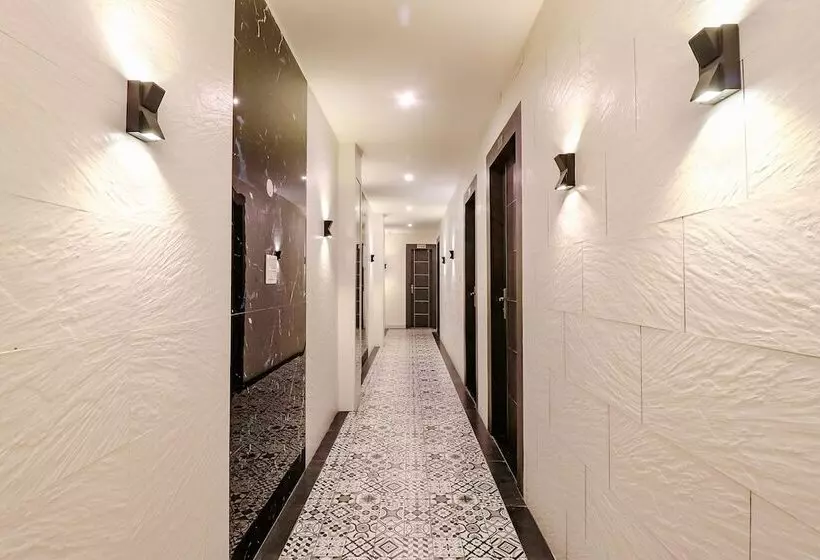 Fabhotel Prime Av Royale