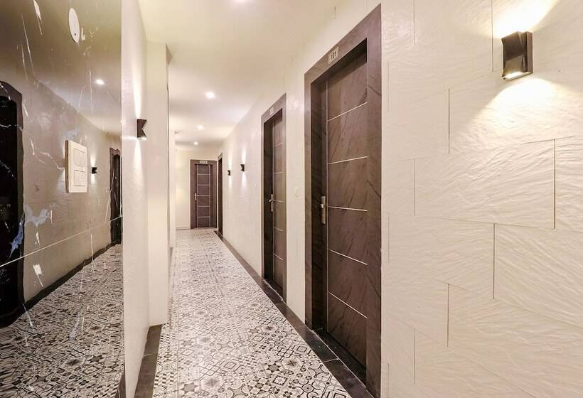 Fabhotel Prime Av Royale