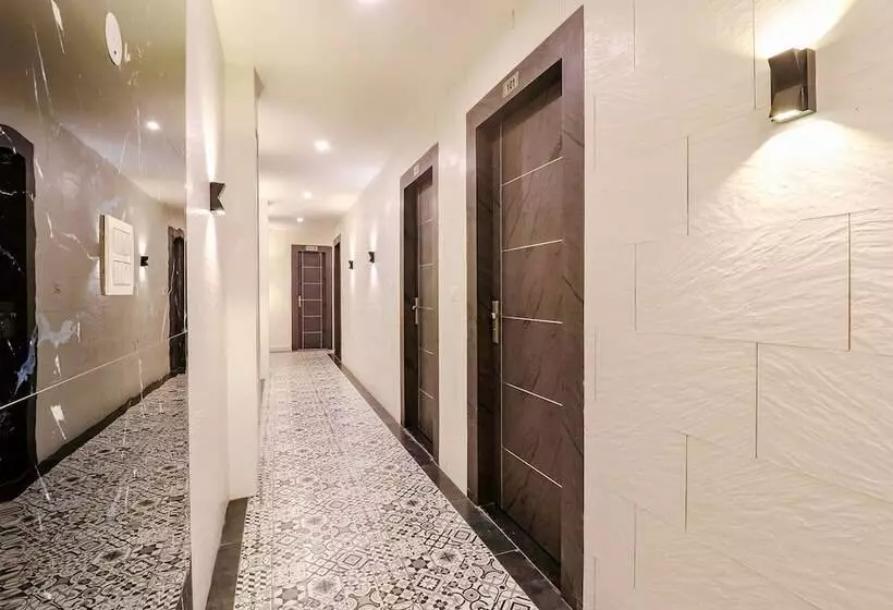 Fabhotel Prime Av Royale