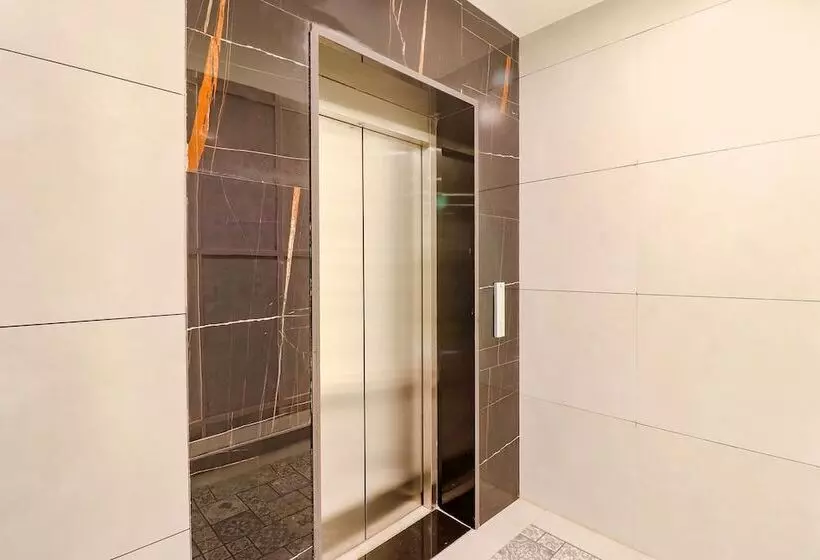 Fabhotel Prime Av Royale