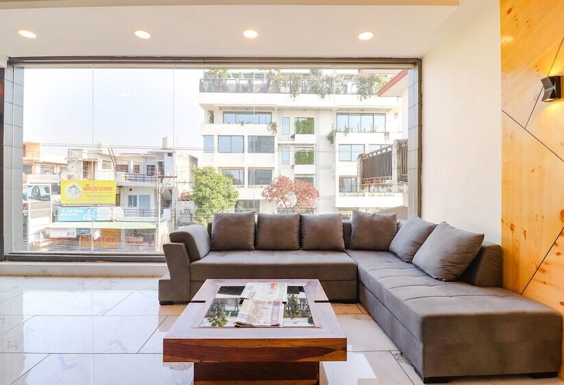 Fabhotel Prime Av Royale