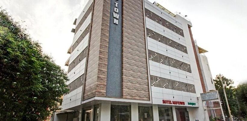 Fabhotel Prime Midtown