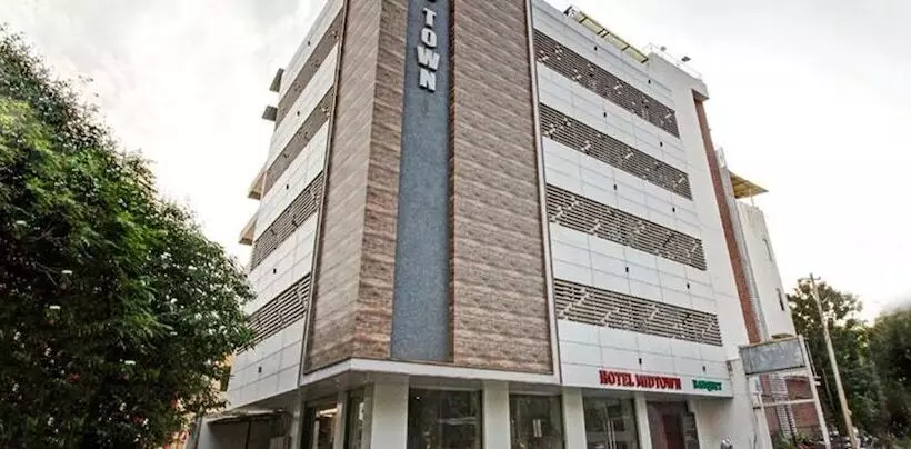 Fabhotel Prime Midtown