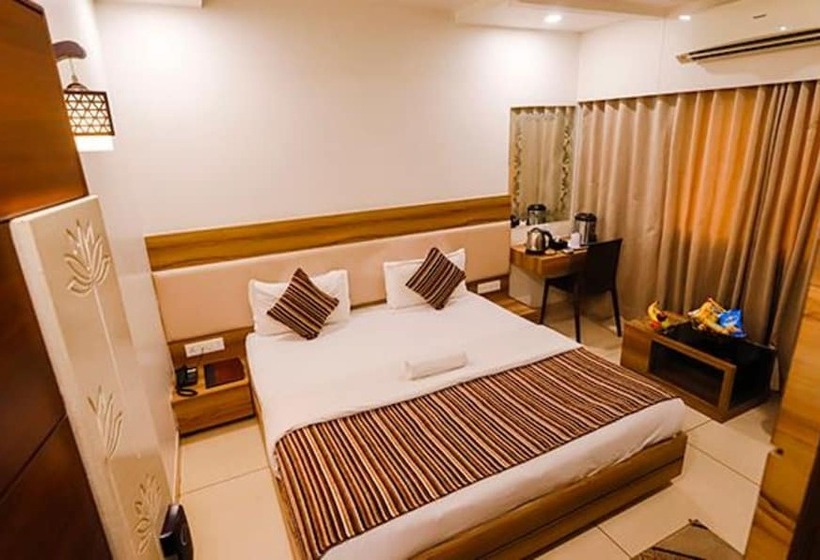 Fabhotel Prime Midtown