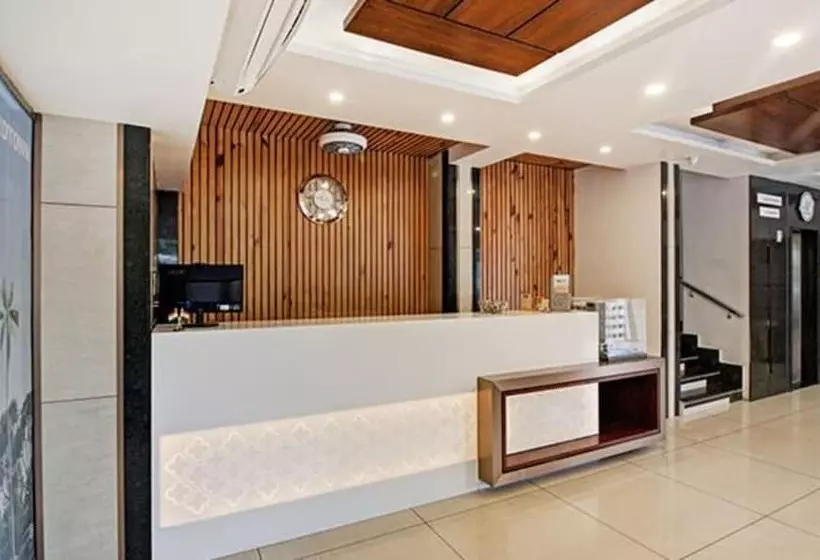 Fabhotel Prime Midtown