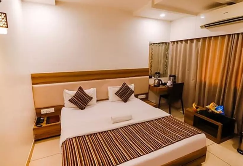 Fabhotel Prime Midtown