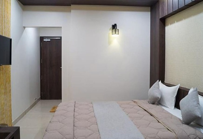 Fabhotel Prime Midtown