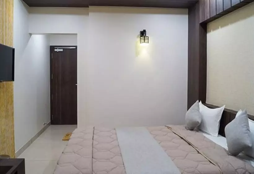 Fabhotel Prime Midtown