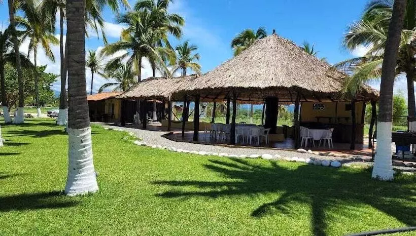 Hotelli Beach Paradise
