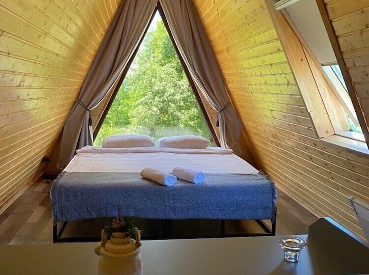 Отель Casutele Din Poienita Chalet