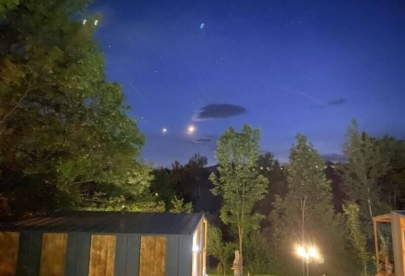 Отель Casutele Din Poienita Chalet