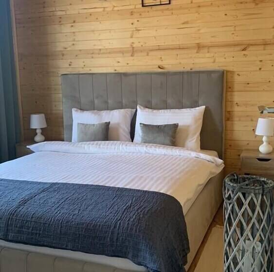 Отель Casutele Din Poienita Chalet