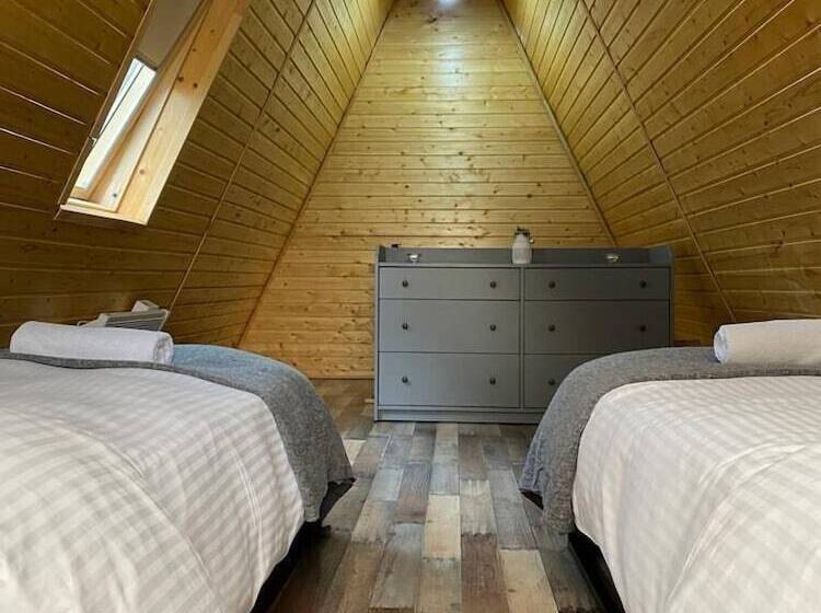 Отель Casutele Din Poienita Chalet