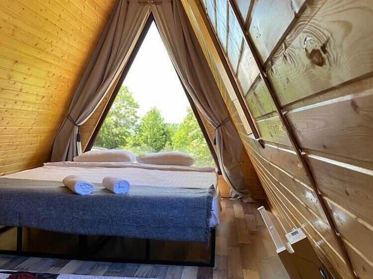 Отель Casutele Din Poienita Chalet