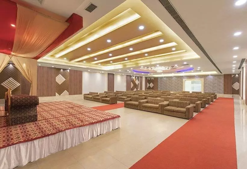 Hotel Click Collection Sparsh, Bareilly