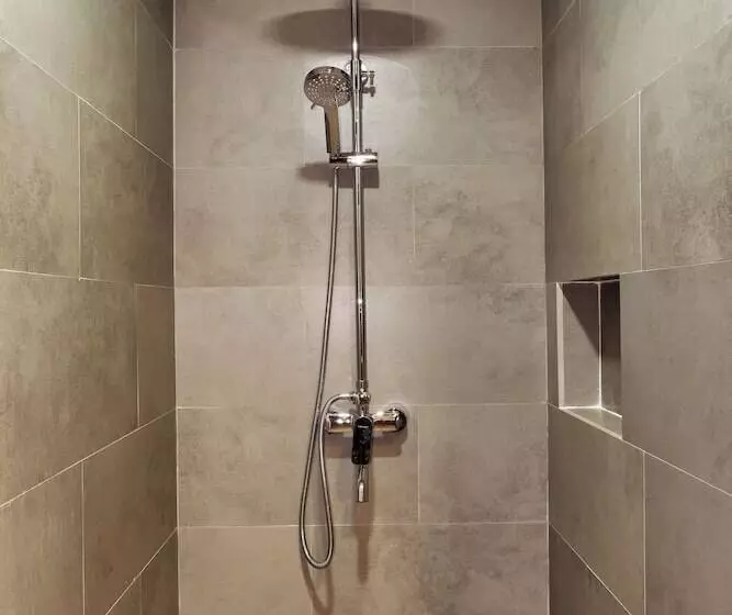 Hotelli Guest House 555 Nki