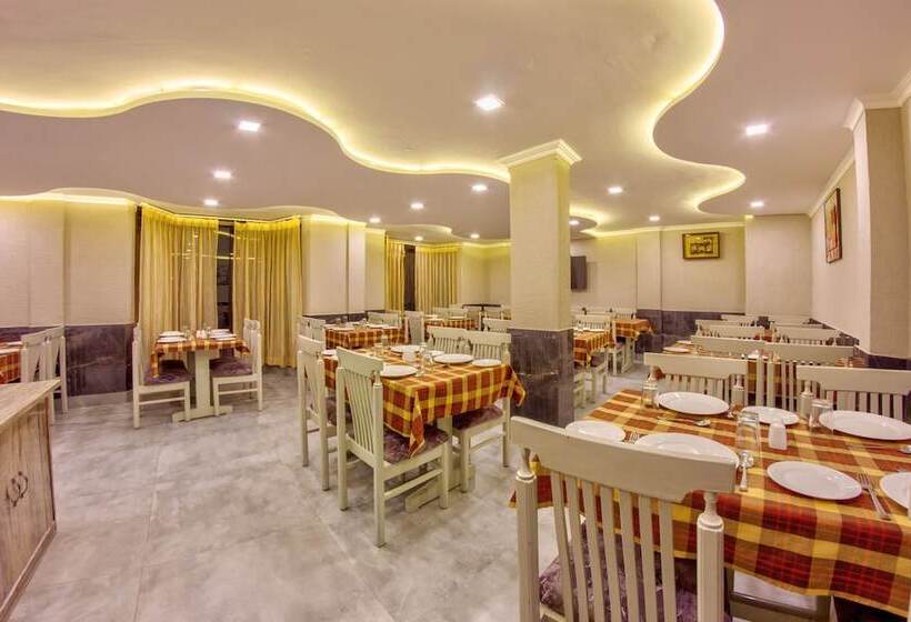 호텔 Katson Blue Shimla