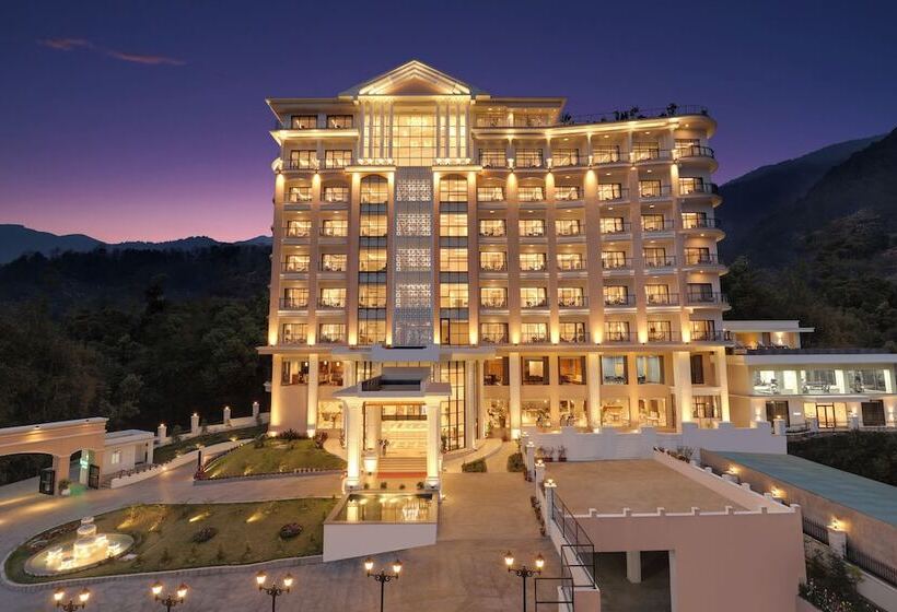 هتل Lemon Tree Premier Budhanilkanth