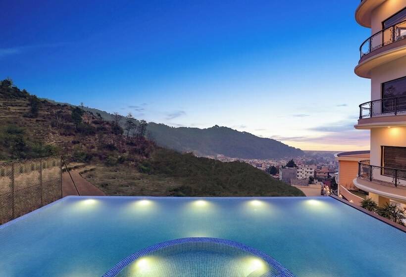 هتل Lemon Tree Premier Budhanilkanth