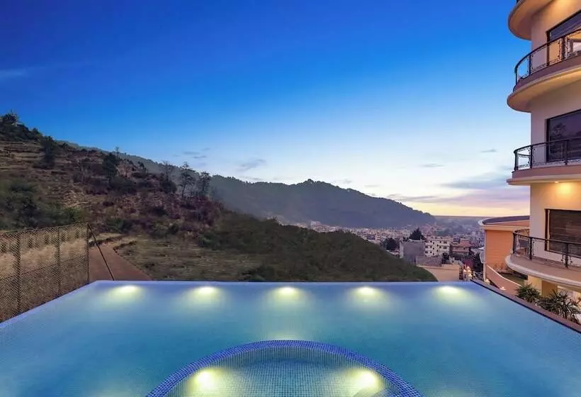 هتل Lemon Tree Premier Budhanilkanth