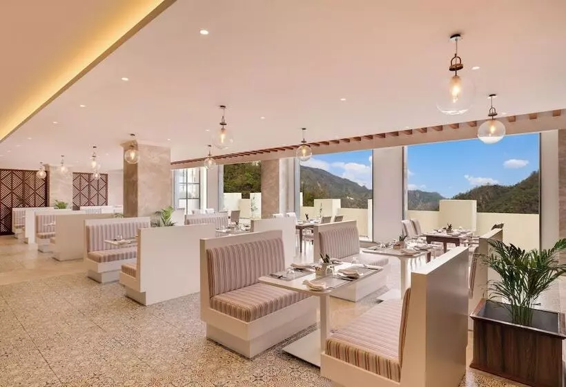 هتل Lemon Tree Premier Budhanilkanth