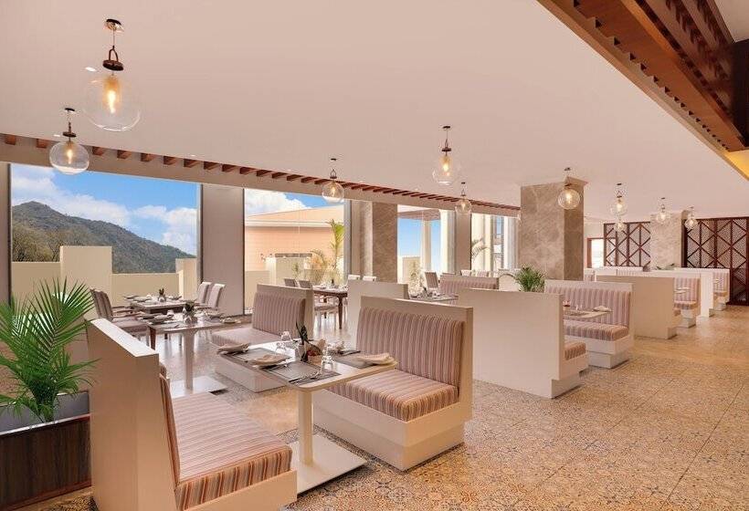 هتل Lemon Tree Premier Budhanilkanth