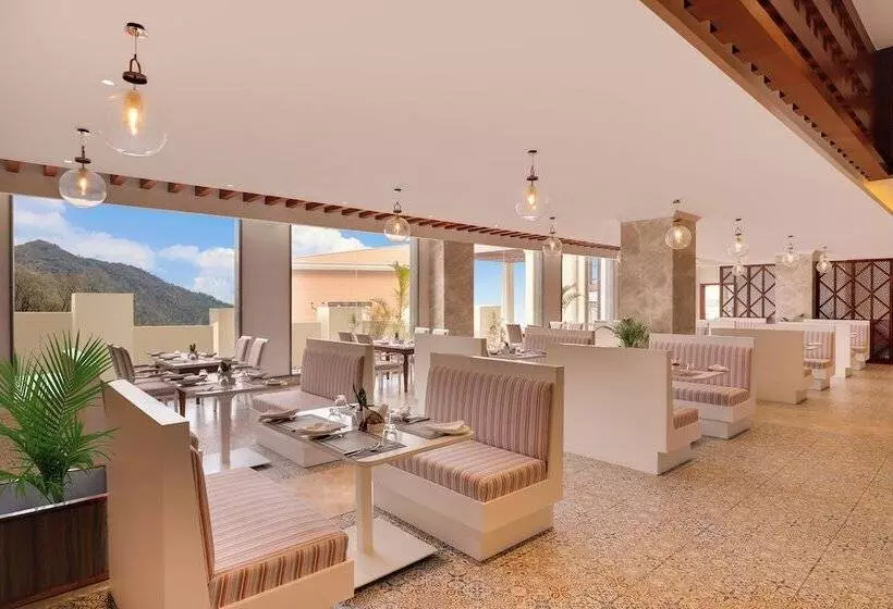 هتل Lemon Tree Premier Budhanilkanth