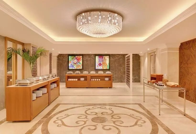 هتل Lemon Tree Premier Budhanilkanth