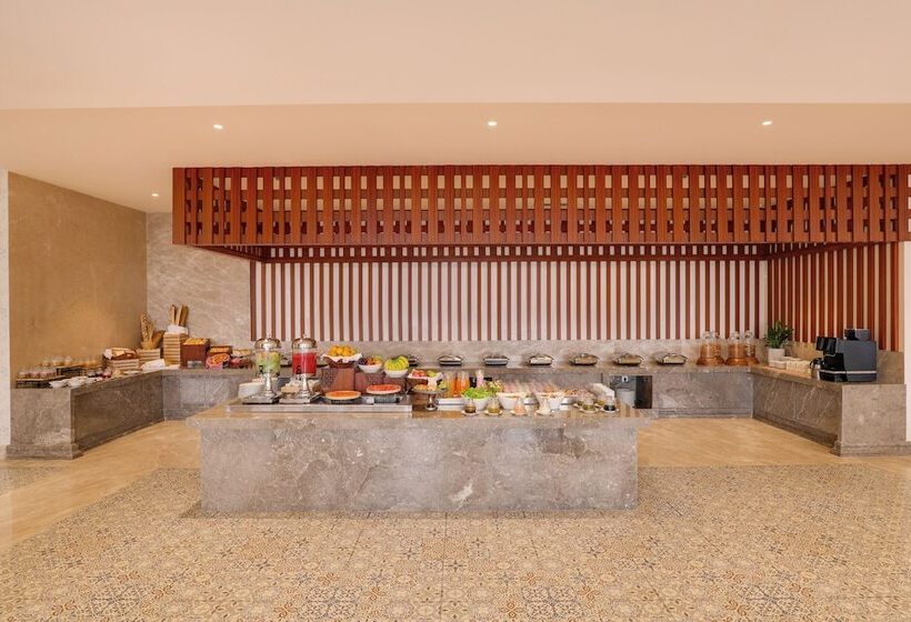 هتل Lemon Tree Premier Budhanilkanth