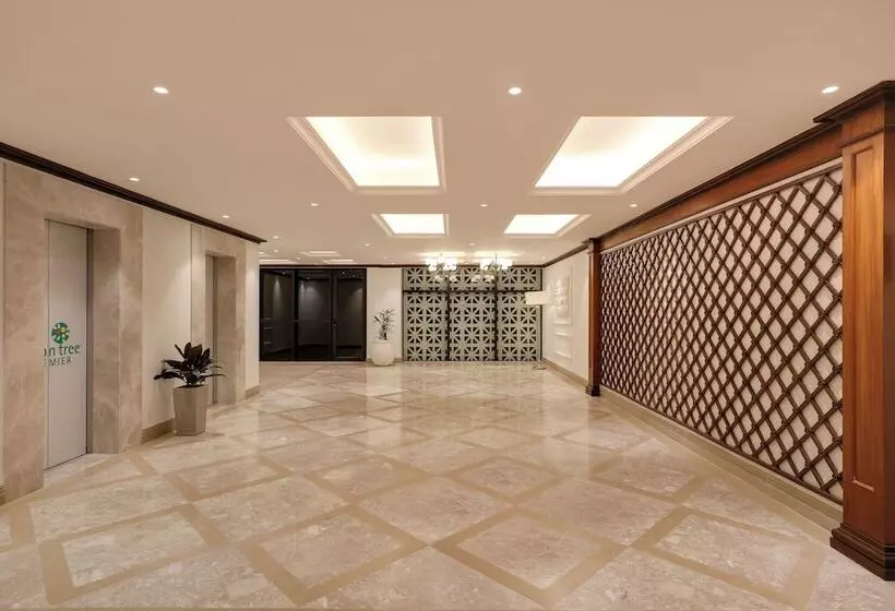 هتل Lemon Tree Premier Budhanilkanth